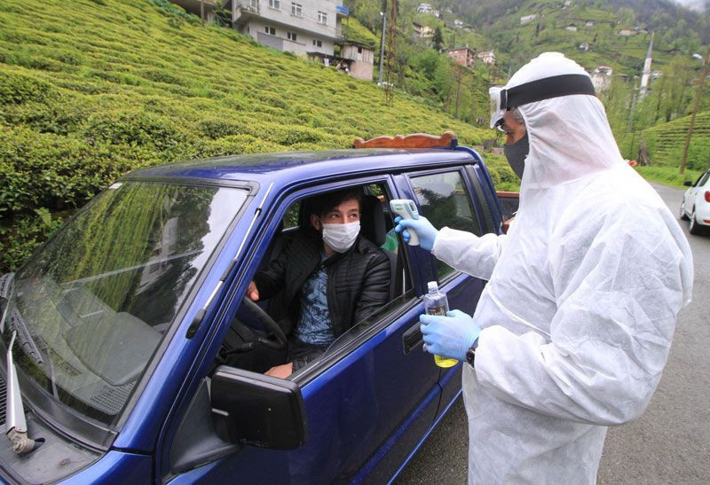 Rizeli muhtardan sıra dışı koronavirüs önlemi - Resim: 1