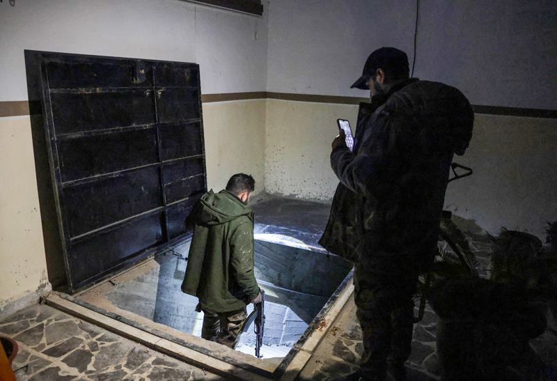 Suriye'nin altını köstebek yuvasına çevirmişler YPG tünelleri görüntülendi - Resim: 15