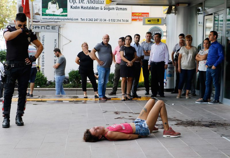 Antalya'da ortalığı birbirine katan Dilara hırsızlıktan tutuklandı - Resim: 2