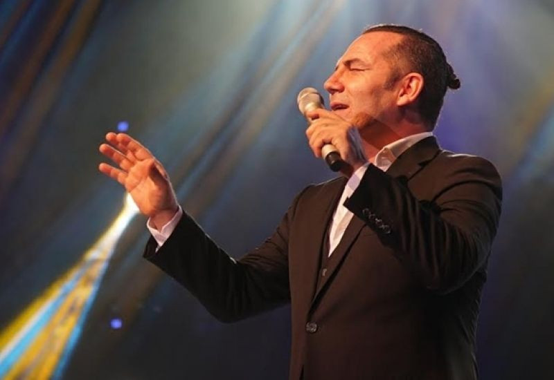 Ferhat Göçer'in gafı olay Burcu Kıratlı mekanı terk etti Sinan Akçıl'dan 'densiz' tepkisi - Resim: 3