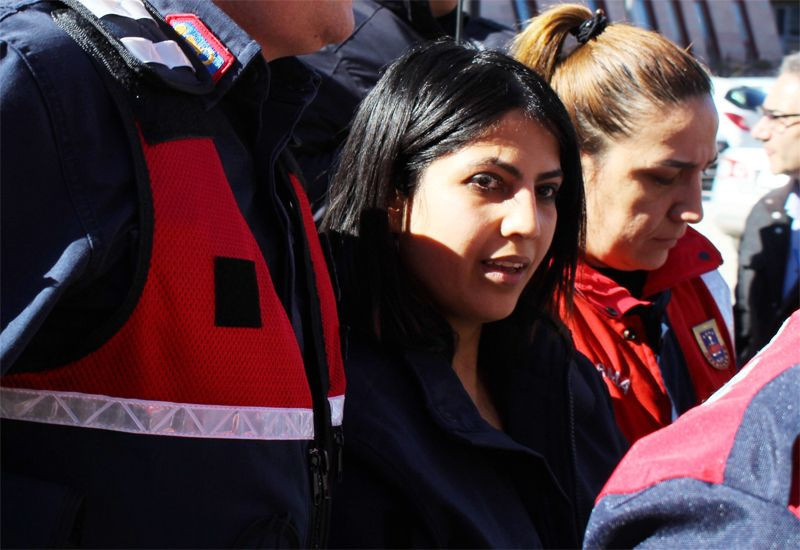 Zehra'nın itirafları şoke etti! Süprizim var gözlerini kapa deyip nişanlısını kesmiş - Resim: 2