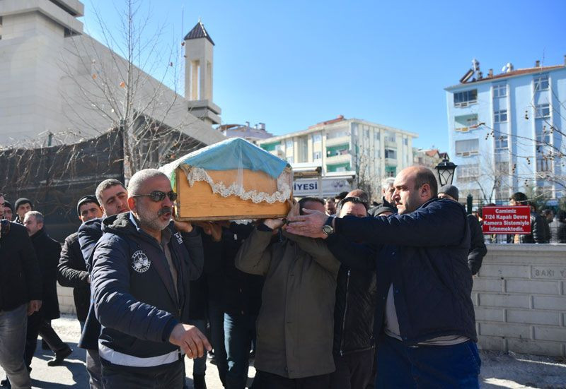 Elazığ depreminde hayatını kaybeden iki kişi son yolculuklarına uğurlandı - Resim: 3