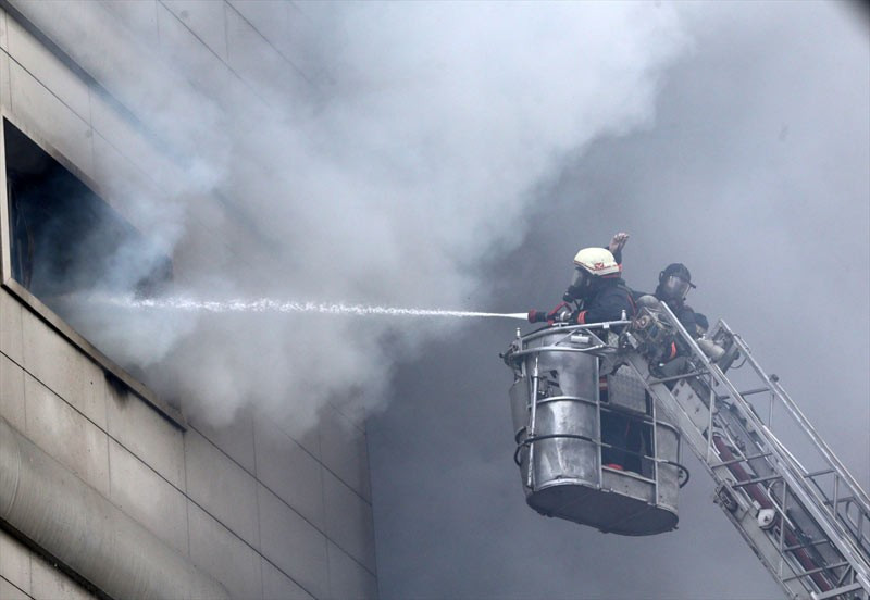 Maltepe'de otel yangınında dehşet anları - Resim: 1