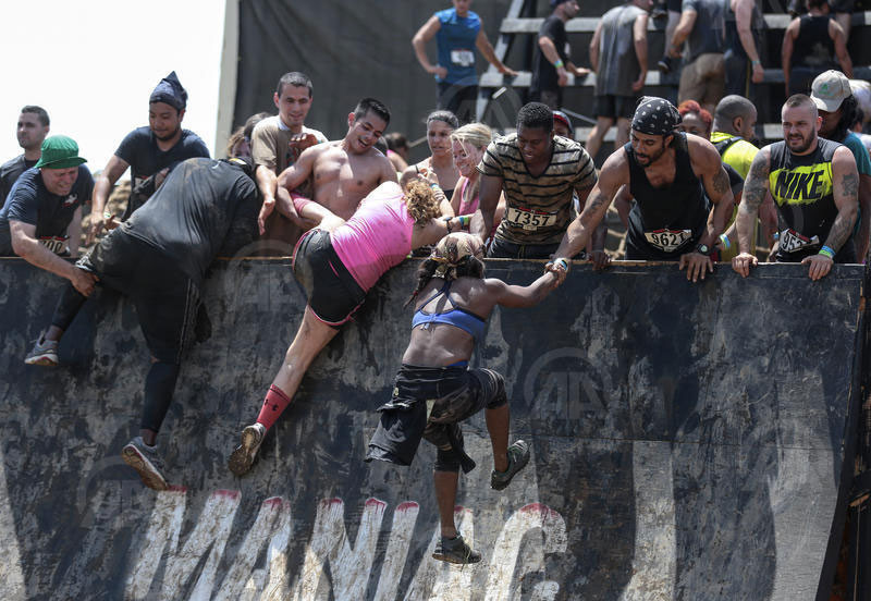 Komando Eğitimlerini anımsatan yarış - Resim: 4