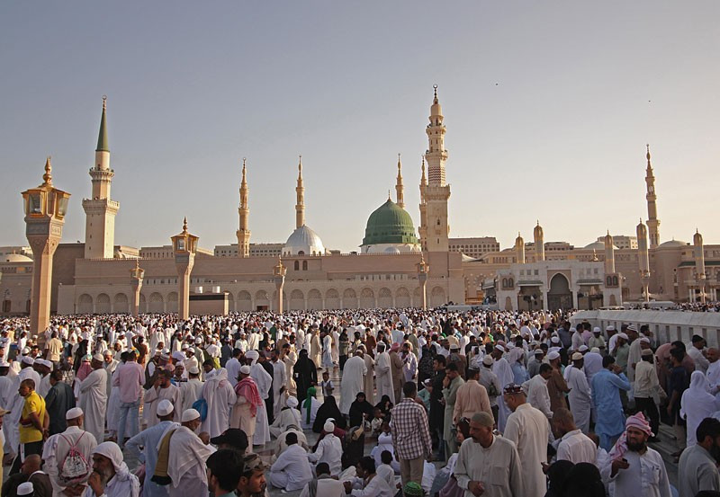 Medine bayram namazı için Hz.Muhammed'in huzuruna akın etti! - Resim: 1