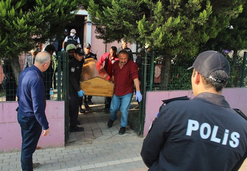 Cinnet geçiren baba dehşet saçtı! Eşini ve oğlunu odaya kilitleyip... - Resim: 4
