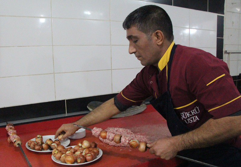 Şanlıurfalılar ilaç niyetine yiyor görüntüsü de güzel - Resim: 2