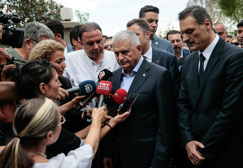 Alpay Özalan'ın acı günü cenazeden kareler - Resim: 2