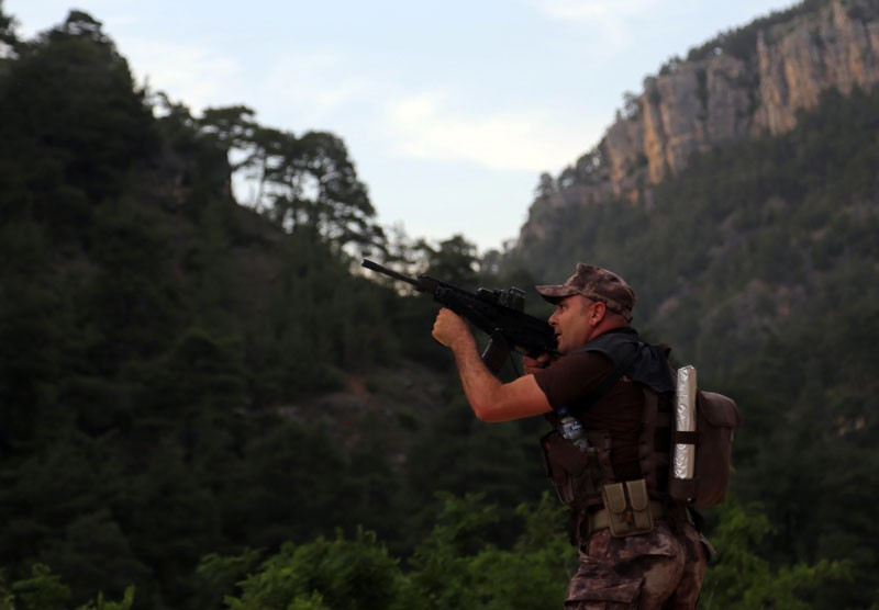 Özel harekat polisinden nefes kesen kovalamaca! - Resim: 1