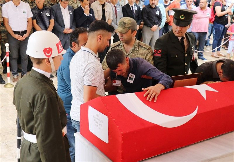 Şırnak şehidi son yolculuğa uğurlandı! Şehit annesinin feryadı yürek yaktı! - Resim: 4