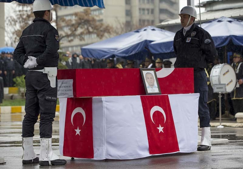 Gözyaşları sel oldu Ankara'daki saldırıda ölenler böyle uğurlandı - Resim: 2