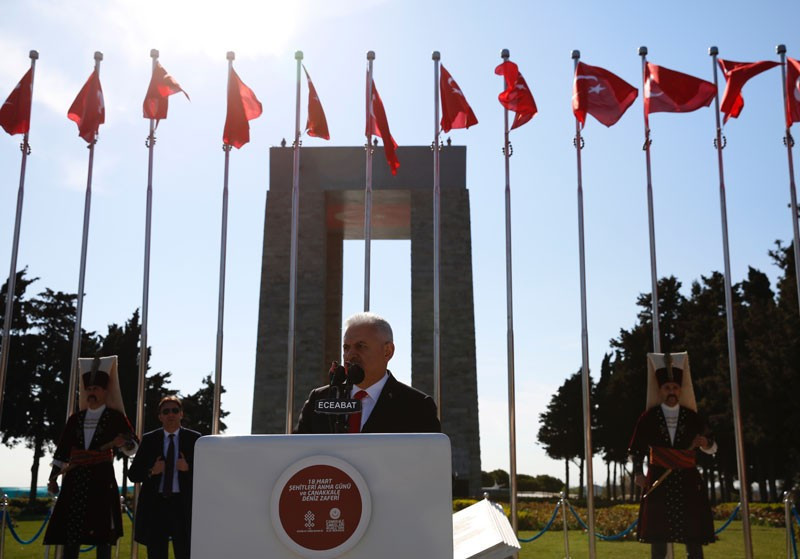 Binali Yıldırım Şehitler Abidesi’nde düzenlenen törende - Resim: 2