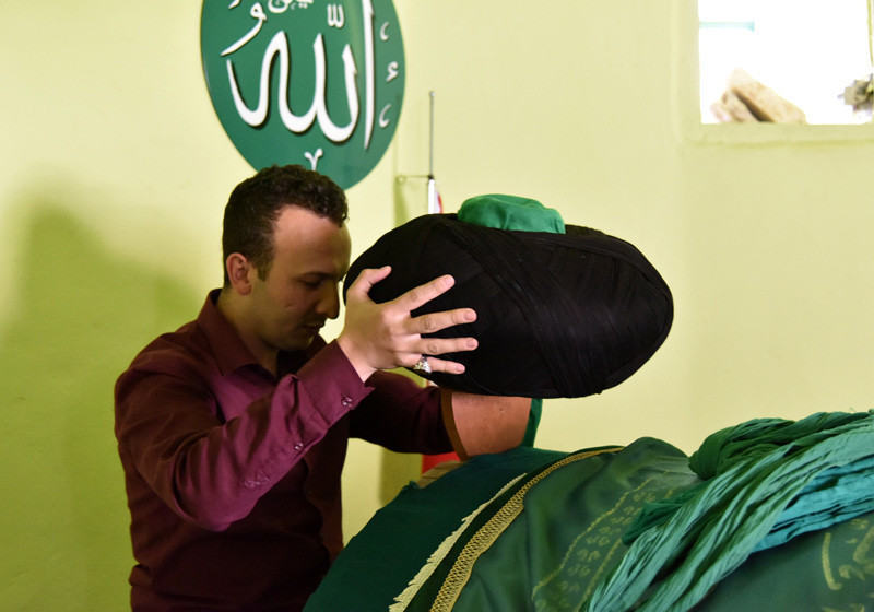 Türbe sandukası yazı tahtasına döndü - Resim: 2