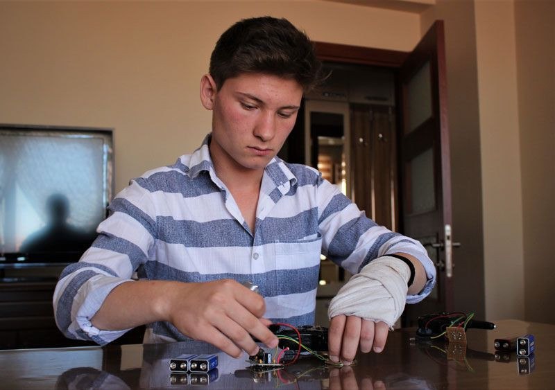 Liseli Yiğit gördüğü trafik kazasından ilham alarak yaptı dünya 3. oldu - Resim: 4