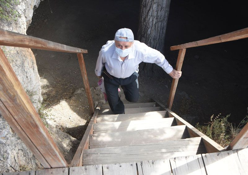 Sivas'ta camiye nefes nefese giriyorlar Tayland'dan bir turist geldi manzarasına hayran kaldı - Resim: 1