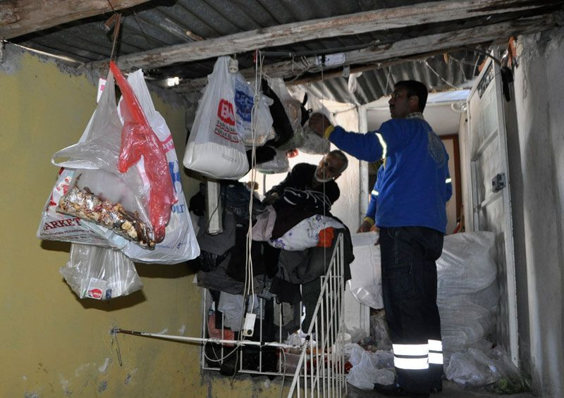 Adana'da komşuları şikayet etti ekipler 5. kez eve girdi - Resim: 3