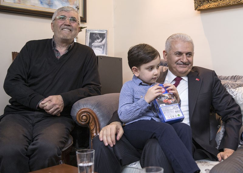 Binali Yıldırım teravih namazı sonrası o eve gitti - Resim: 4