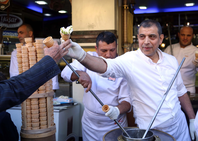 Maraş dondurmasının hikayesi Çin Merkezi Televizyonu'nda  - Resim: 3