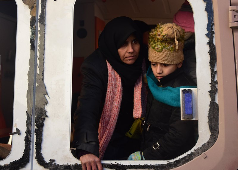 Halep'ten gelen siviller kontrol noktasını geçti  - Resim: 3