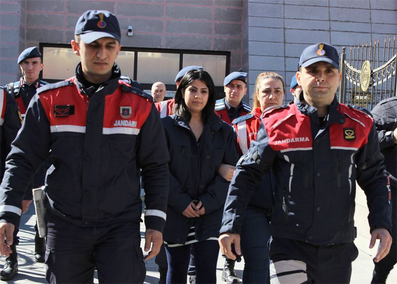 Zehra'nın itirafları şoke etti! Süprizim var gözlerini kapa deyip nişanlısını kesmiş - Resim: 1