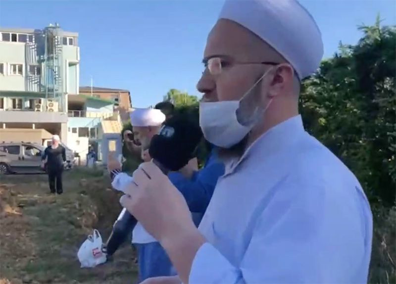 Mahmut Ustaosmanoğlu için 100 kurban kesen kişi kovulan mürid çıktı - Resim: 2