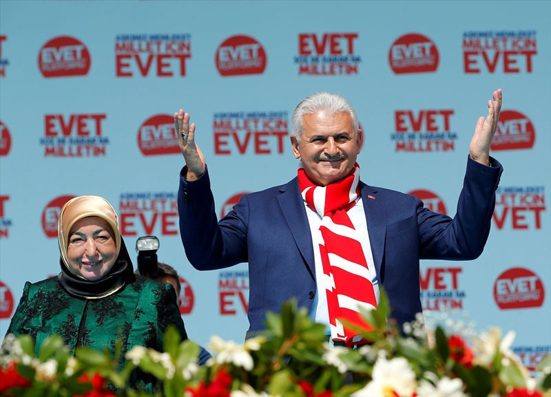 Erdoğan ve Yıldırım İzmir Gündoğan'ı kırmızı beyaza bürüdü - Resim: 1