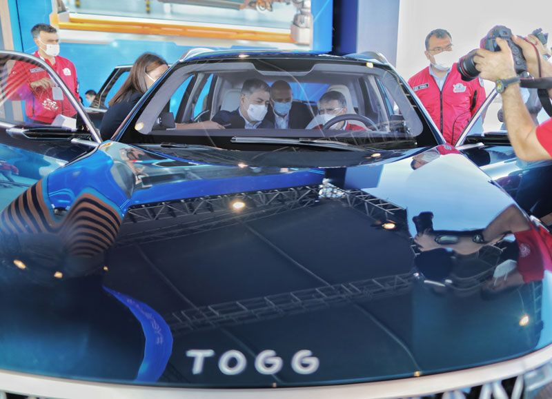 Prof. Aziz Sancar TOGG’un direksiyonuna geçti proje hakkında bilgi aldı - Resim: 1