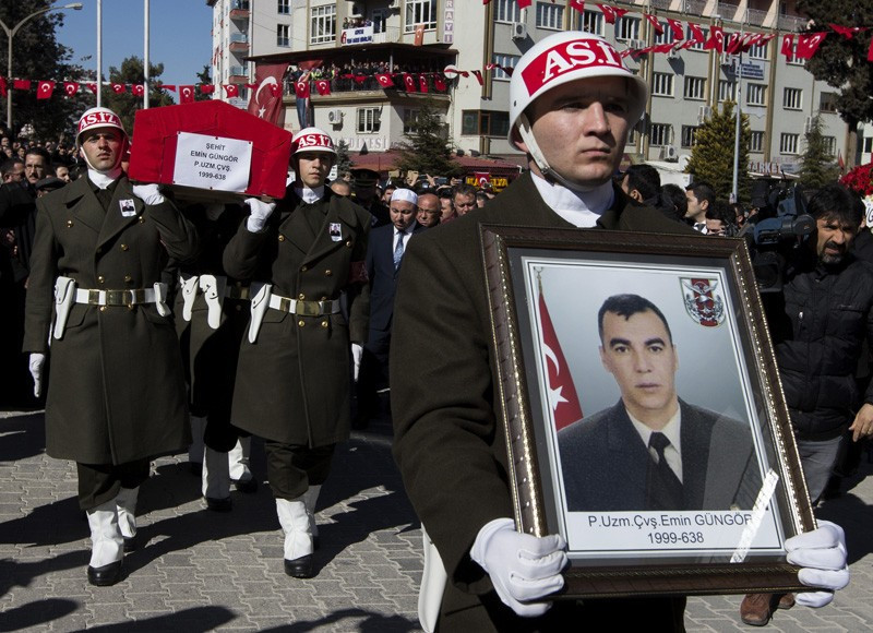 El Bab şehidini yüzbinler uğurladı! - Resim: 2