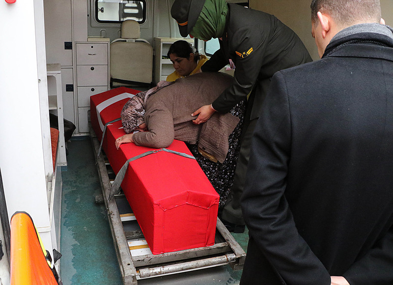 Sen mi getirdin Ömerimi? deyip ellerini öptü yürekleri kor gibi yaktı - Resim: 3