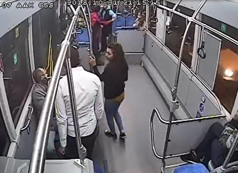 Halk otobüsünde küçük kıza taciz anı kameralara yansıdı - Resim: 3