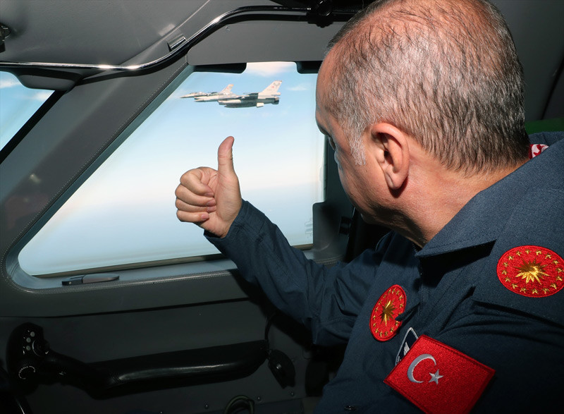 Erdoğan'dan büyük sürpriz! Pilot üniformasıyla alana geldi - Resim: 4