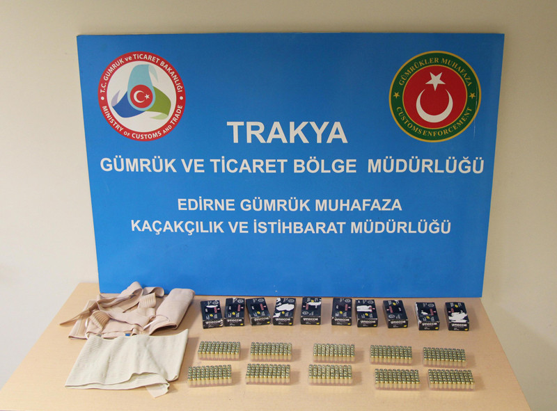 Vücuduna sarılı korseden çıkanlar şaşkına çevirdi - Resim: 2