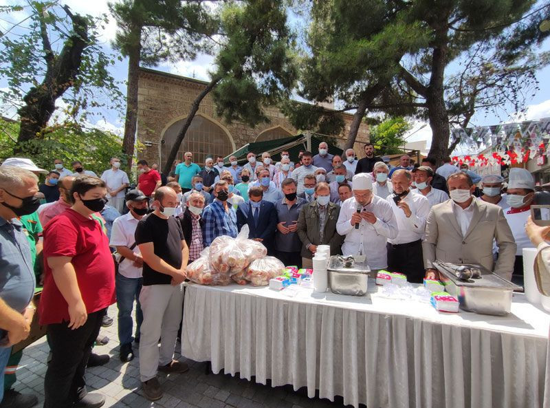 Bursa'da senede bir defa pişiyor içmek için uzak yollardan geliyorlar - Resim: 1