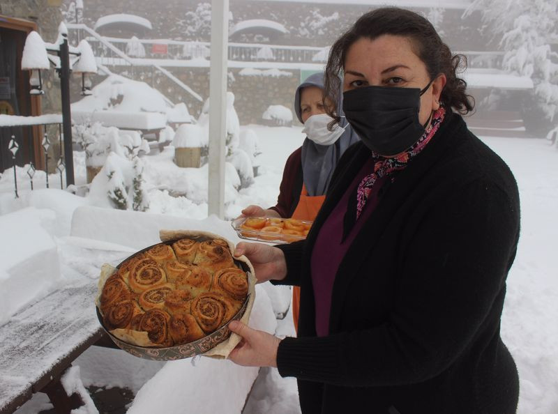 Salgını fırsata çevirdiler! Bursa'da üretip satıyorlar siparişlere yetişemiyorlar - Resim: 3