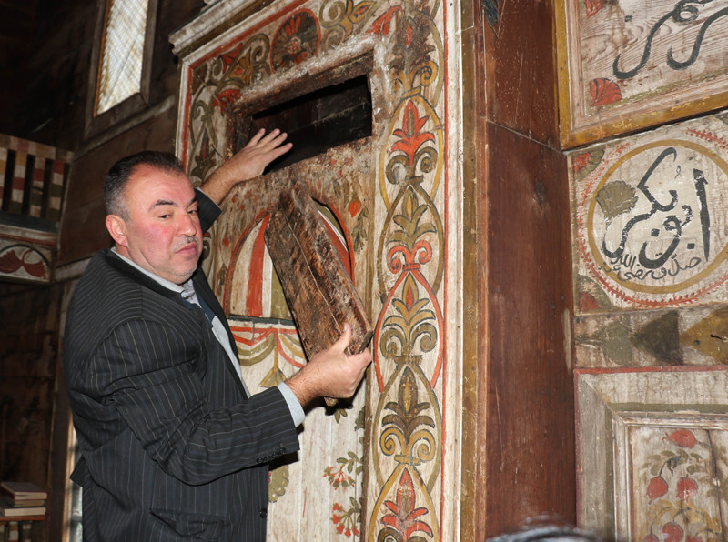 4 asırdır mihrabında bal yetiştirilen cami - Resim: 1