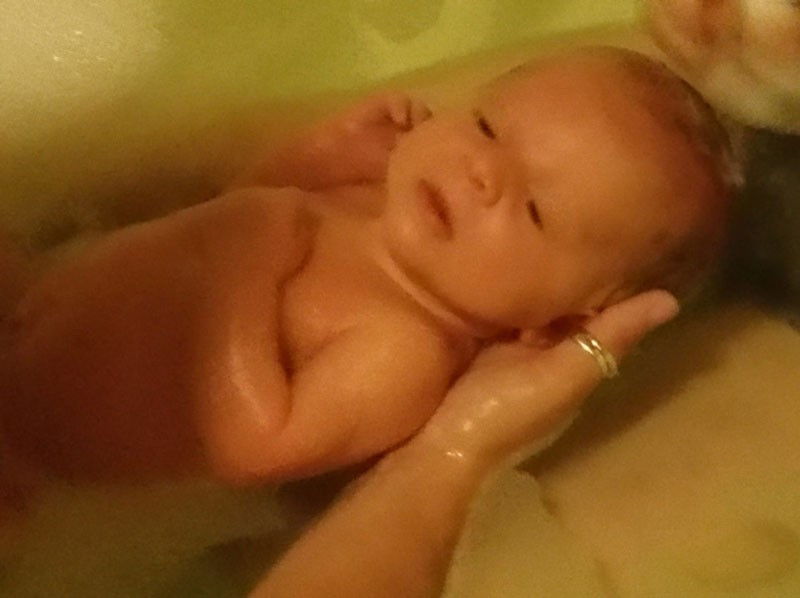 İşten 24 dakika erken çıktı 3 dakikada doğum yaptı! - Resim: 2