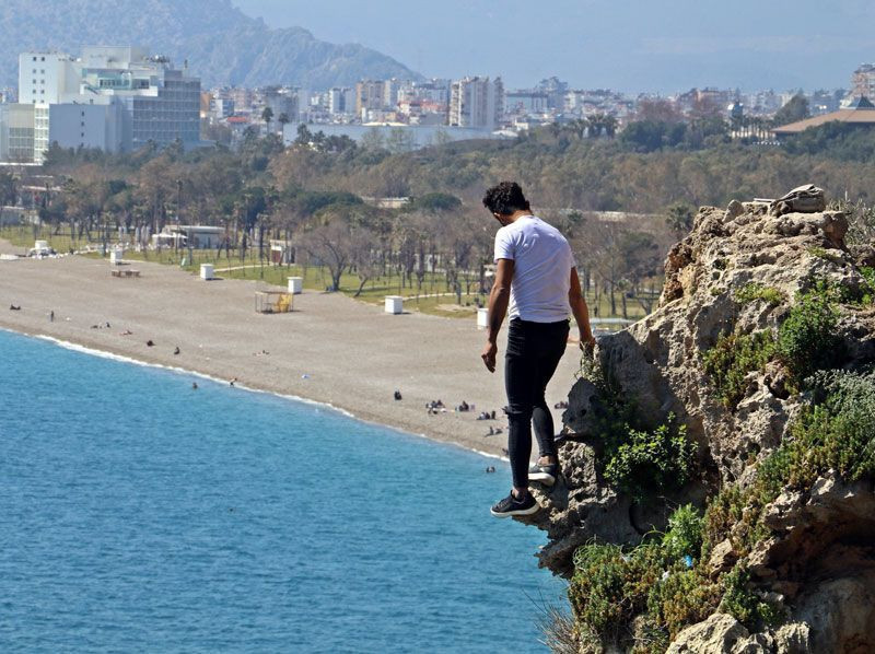 Antalya'da genci o halde görenler polisi aradı - Resim: 2
