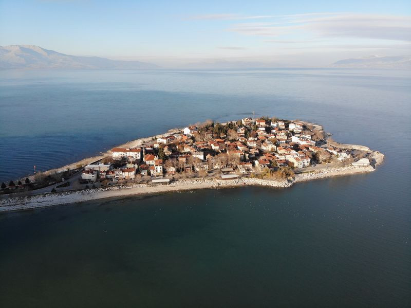 Isparta'nın sakin adasında sadece 200 kişi yaşıyor! Gören herkes hayran kaldı - Resim: 1