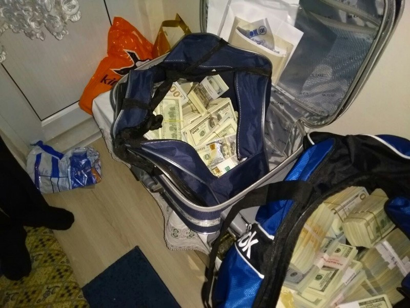 FETÖ üyesi ayakkabı kutusunda 1 milyon dolarla yakalandı - Resim: 2