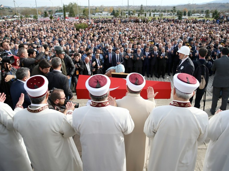 Şehit kaymakama veda binlerce kişi uğurladı - Resim: 1
