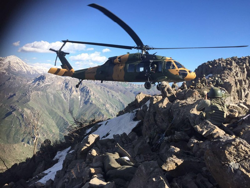 Sarp kayalıklarda o anlar TSK paylaştı - Resim: 4