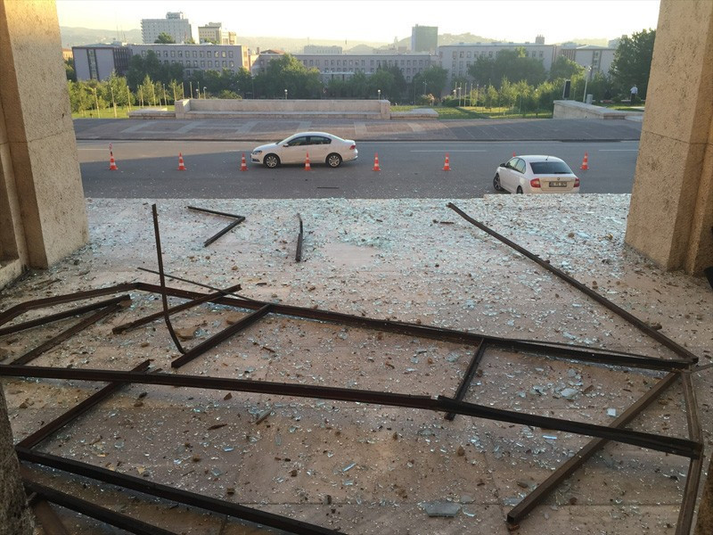 Darbecilerin vurduğu TBMM savaş alanına döndü - Resim: 1