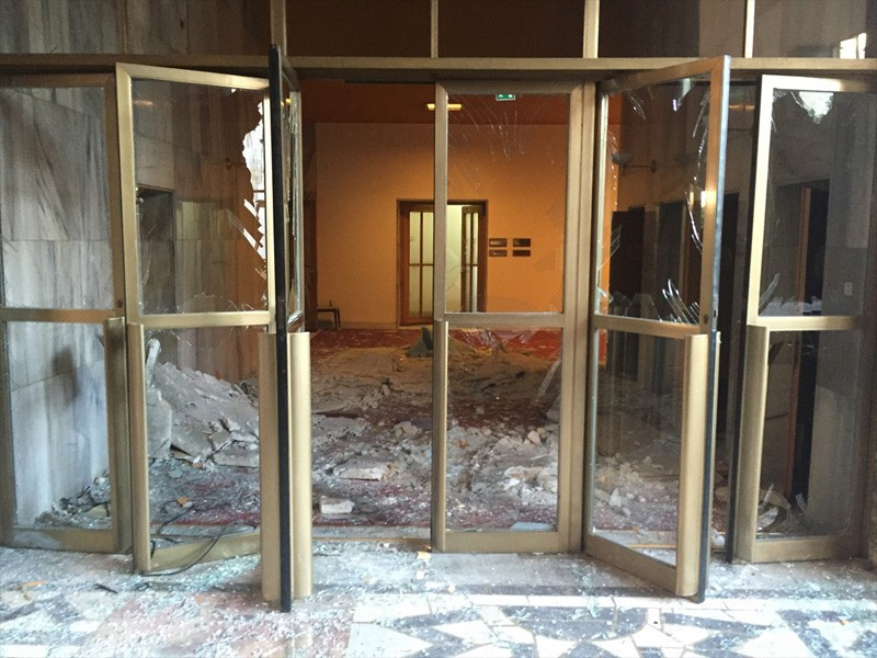 Darbecilerin vurduğu TBMM savaş alanına döndü - Resim: 4