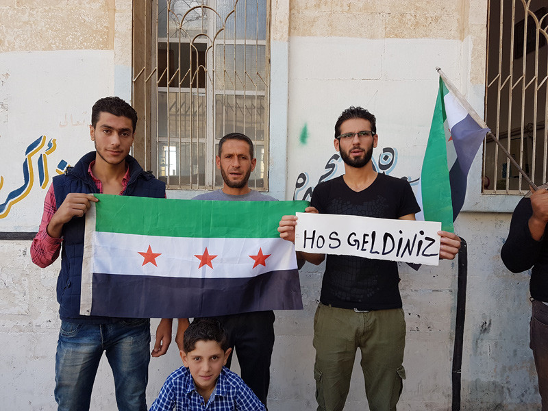İdlib'de 'Fatihin torunları ülkenize hoş geldiniz' sloganları - Resim: 1
