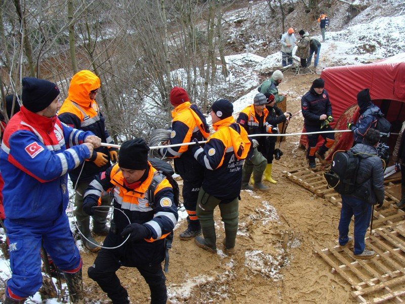Yavru köpek 'kuyu' iğne deliğinden nasıl çıkarıldı? İşte ayrıntılar - Resim: 4