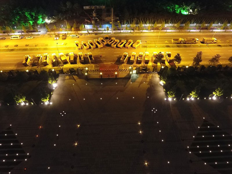 Hava karardıktan sonra Külliye'nin önünde çekildi! Bir anda gelip... - Resim: 2