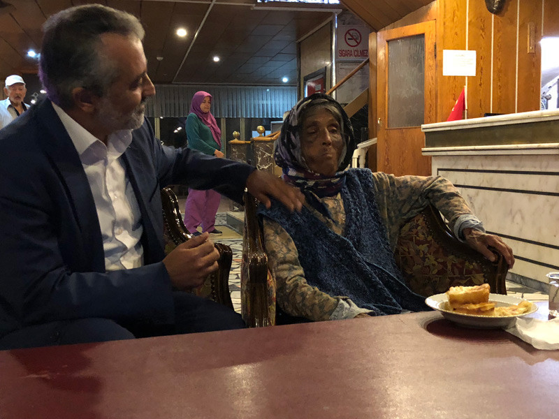 İnsafsız gelin kaynanasını sokak ortasında böyle dövdü - Resim: 2