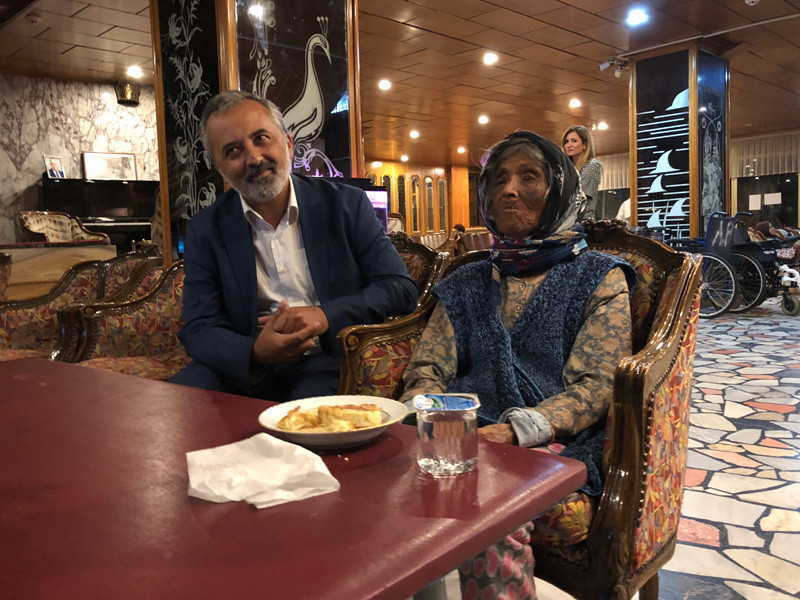 İnsafsız gelin kaynanasını sokak ortasında böyle dövdü - Resim: 3