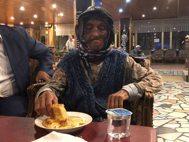 İnsafsız gelin kaynanasını sokak ortasında böyle dövdü - Resim: 4