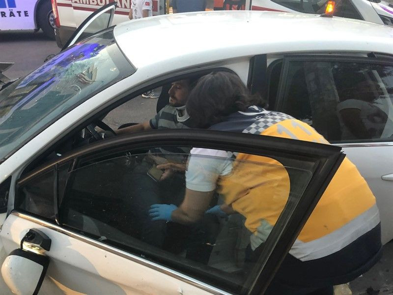 Ankara'da minibüs ile otomobil çarpıştı! Çok sayıda yaralı var - Resim: 3